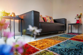 Hot spot in trendy area - 2p duplex apartment